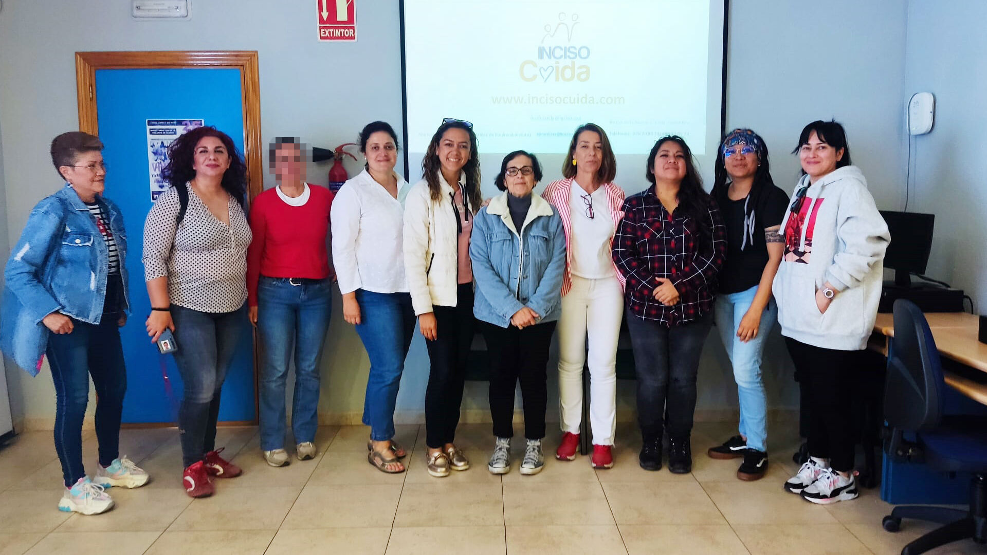 Participantes del taller, junto a Ana Isabel Parras Ramírez.